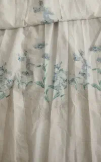 پرده ی پارچه ای نیمه ضخیم