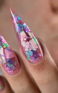 آموزش و ارائه کلیه خدمات ناخن،