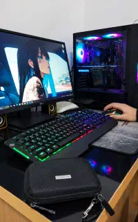 کیس گیمینگ با مانیتور