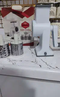 رنده دستی و یک جفت کفش کالج