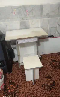 میز تحریر و کامپیوتر