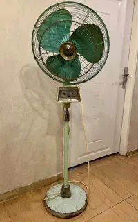 پنکه عتیقه بالای شصت سال قدمت جنس آهنی