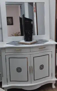 اینه و میز کنسول