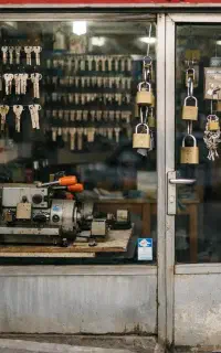 کلید سازی بازگشایی‌تمامی‌درب‌ها‌ شبانه‌روزی‌