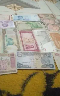 تعدادی اسکناس کلکسیونی قدیمی بفروش می‌رسد