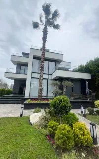 ۸۵۰ متری جذاب استخر و آسانسور /شهرک بزرگ هکتاری