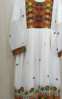 پیراهن شیک مجلسی پر کار سوزن دوزی شده و آینه کاری