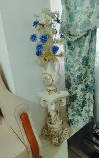 گل مصنوعی با پایه زیرش