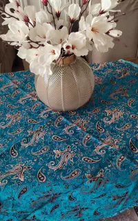رومیزی سنتی تمیز و سالم