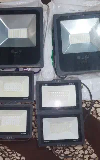 ۶ تا پروژکتور