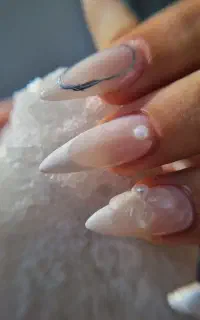 کاشت ناخن با متریال تضمینی