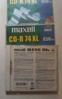 CDخام همراه جعبه محافظت