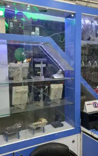 ویترین موبایل به همراه شیشه داخل