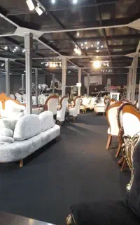 کارگر ساده برای نظافت نمایشگاه مبلمان