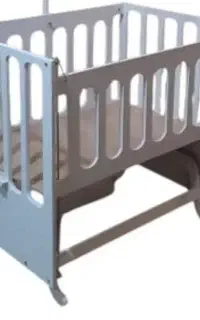 تخت و گهواره کنار مادر نوزادی