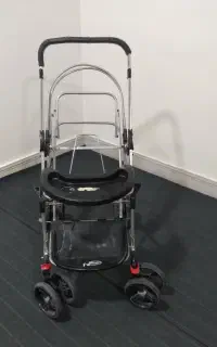 کالسکه بچه درحد نو