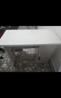 میز و صندلی شیک و نو