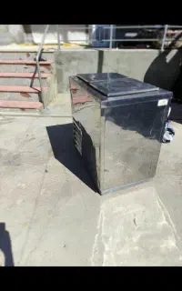 یخچال بستنی