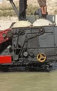 نیازمند کمک راننده کمباین زنجیری