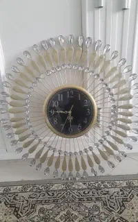 ساعت دیواری سالم