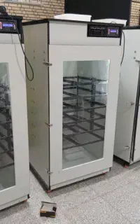 دستگاه جوجه کشی/انتی بـاکتری با درب شیــشه نشــکن+