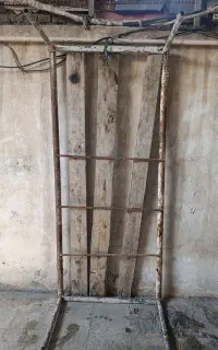 تخت آهنی