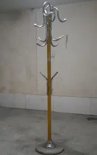 پایه لباسی ایستاده سالم درحد نو