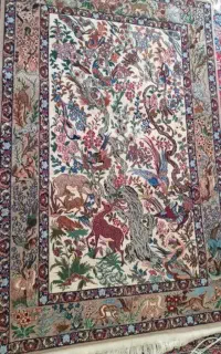 فرش کرک وابریشم زمینه پرکلاغی