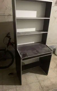 میز تحریر و کامپیوتر