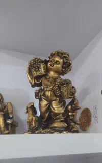 مجسمه طلایی