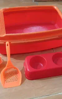 ظرف خاک و ظرف غذای گربه و سگ