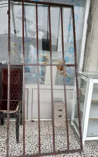 درب حفاظ آهنی سالم