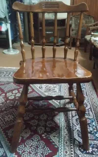 صندلی چوبی