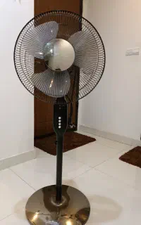 پنکه ایستاده نیاز به تعمیر
