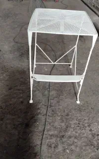 چهارپایه میلگردی سبک و مقاوم، تحمل وزن بالا