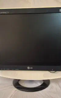 مانیتور 17اینچ LG+بلندگو دار