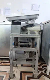 چرخ گوشت و قنادی