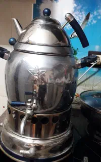 سماور گازی به همراه قوری