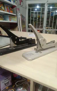 دستگاه منگنه