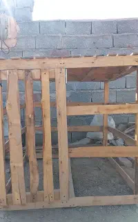 قفس چوبئ برائ مرغ وپرنده