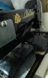 چرخ خیاطی گل نشان