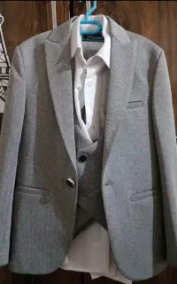 کت وشلوار جلیقه سایز۲۲و کفش سایز۳۲
