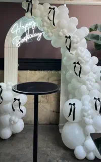 باغ تشریفاتی. بادکنک وگل ارایی.. میزوصندلی