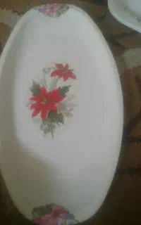 تعداد زیادی ظرف ملامین بلور و چینی