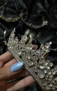 تاج مزونی