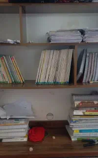 میز تحریر کتابخانه دار