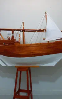 لنج تزئینی چوبی همراه با چهارپایه