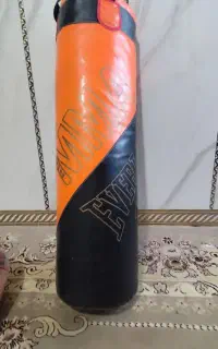 کیسه بوکس و دستکش و شورت بوکس