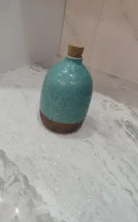بطری/گلدان سرامیکی دست‌ساز با درِ چوب‌پنبه‌ای