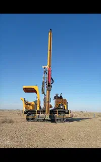 اپراتور پایه کوب نیروگاه خورشیدی
